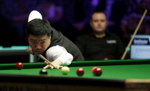 篮球篮网球员训练中展现高命中率